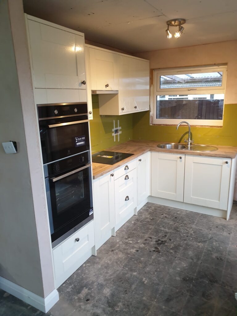 Fitted oven and sink